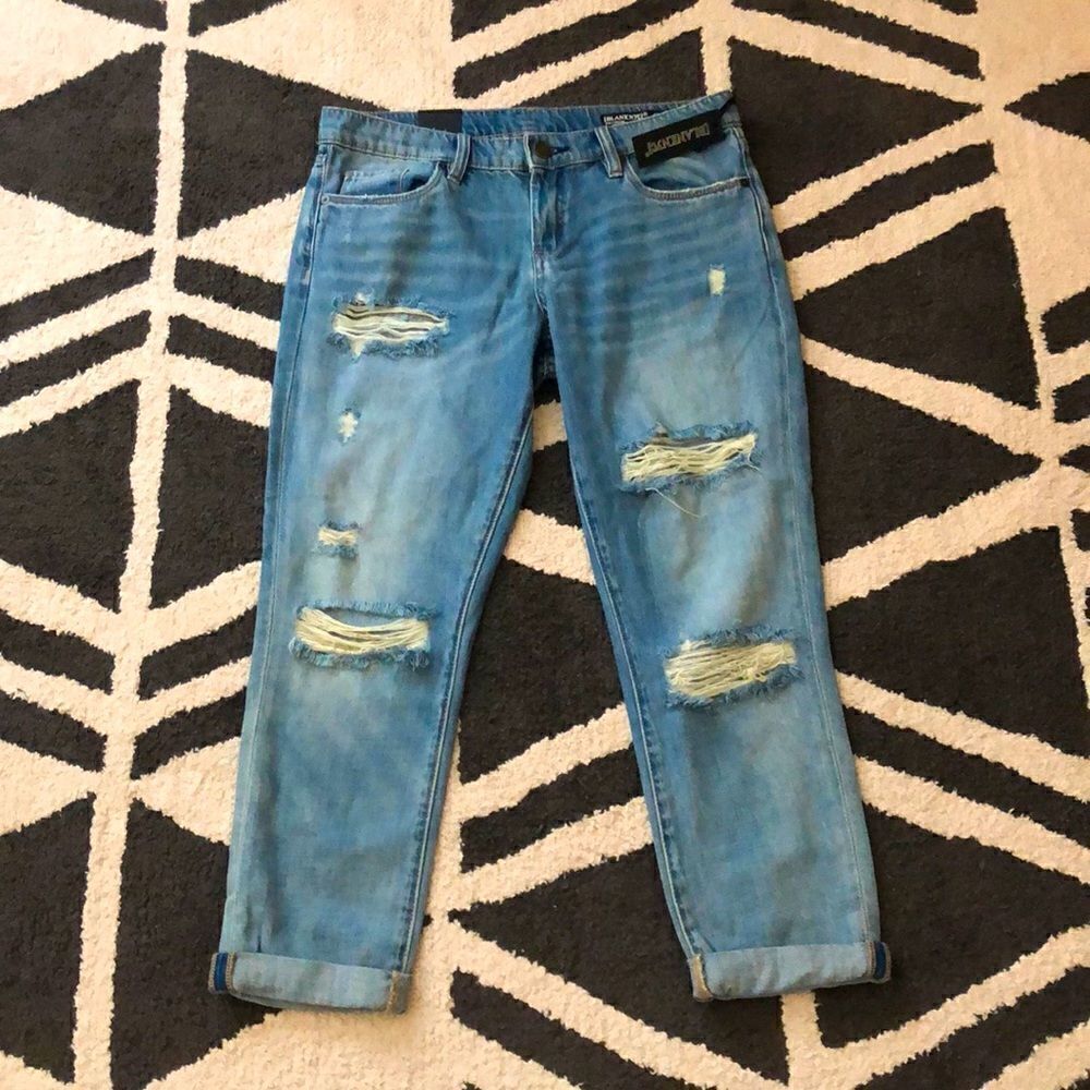 BLANK NYC The Ludlow Crop Girlfriend Distressed Denim NWT
